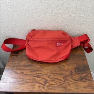lululemon clean lines belt bag